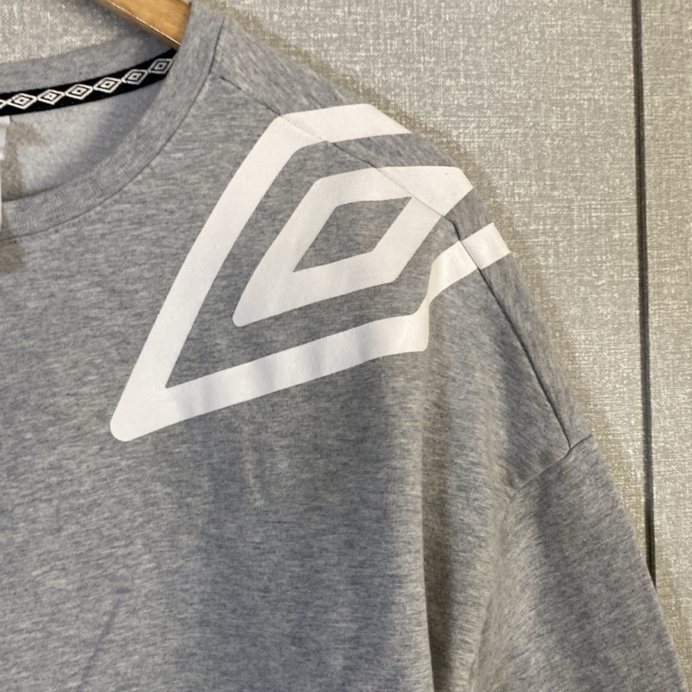 Umbro Gray Cropped Sweatshirt with White Logo Accent - Picture 4 of 6